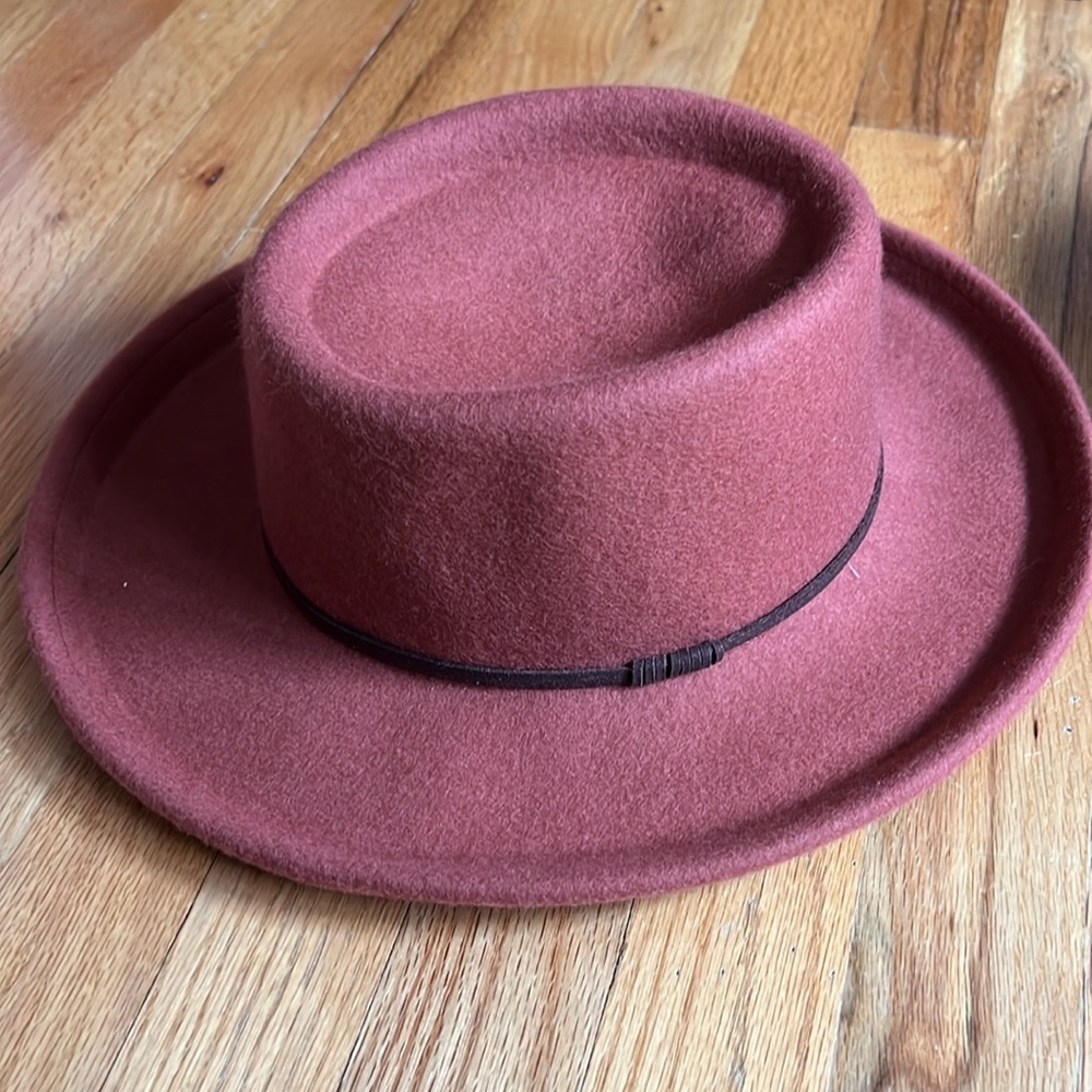 Hat 🎩 - Picture 2 of 3